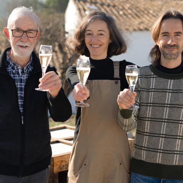 Cava Guilera. Petit celler familiar del Penedès. Cava de guarda superior, turisme cultural sostenible i estació de tren renfe a 10 minuts caminant.