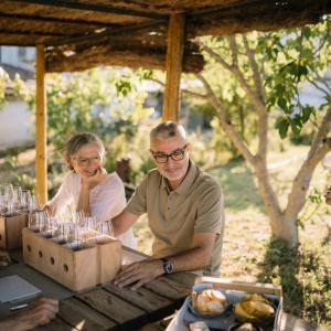 Guilera GASTROCAVA: cava, catas y aperitivos en nuestras terracitas con encanto entre viñedos.