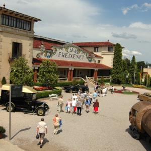 Visita al Cava Centre i a les caves centenàries Freixenet