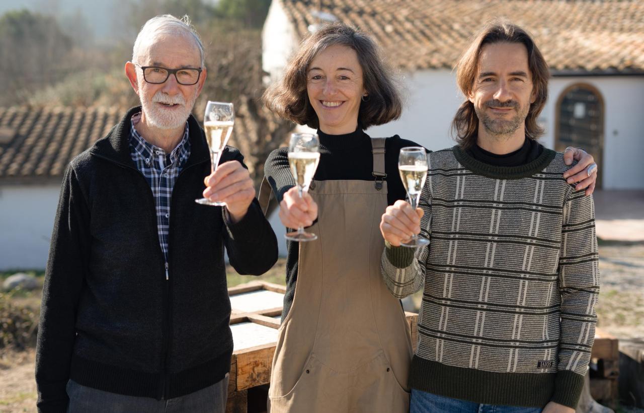 Cava Guilera. Petit celler familiar del Penedès. Cava de guarda superior, turisme cultural sostenible i estació de tren renfe a 10 minuts caminant.